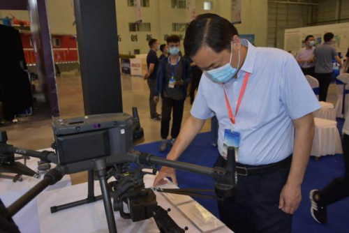 中国移动5G+网联无人机亮相首届黄河流域生态保护与无人机创新应用高层论坛