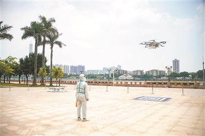 广州日报携党员突击队首次进行无人机空投物资