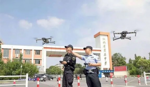 快来看！宝应警方利用无人机护航高考