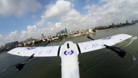 “出门戴口罩！”端午假期首日，广州警方60架无人机高空喊话市民