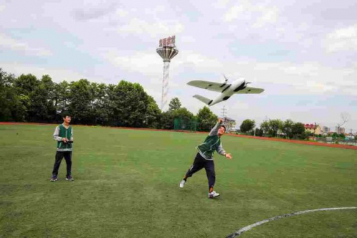 炫酷！俩中职生无人机“玩”出全省第一名