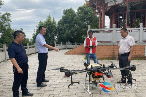 湘乡：无人机喷药 防治松材线虫病