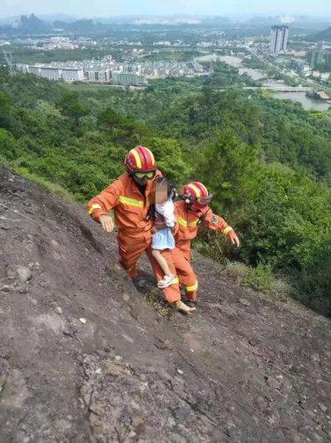 女童悬崖边走失 无人机助力搜救