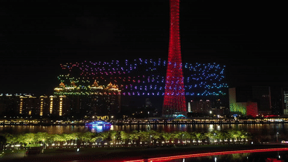 广州千架无人机演绎百年奋斗路