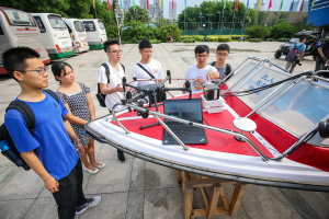 天津大学毕业生制作“海陆空智能无人系统”送母校