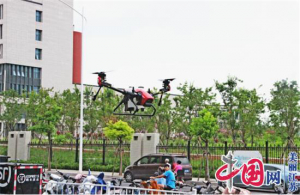 手机点一点，无人机来打药 黑科技让农业生活“潮”起来