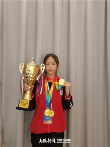 喜报！清镇市卫城中学学生顾宝惠斩获第五届全国青少年无人机大赛第一名