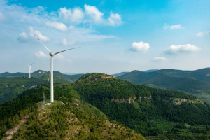 无人机看到济南一山顶上布满了洞口，山下的村民都不知道怎么来的