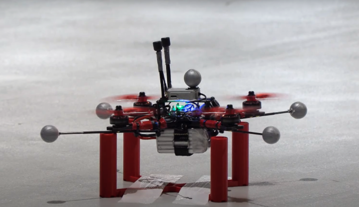 算法控制的无人机首次击败了顶级无人机驾驶员