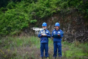 铜仁供电局首次实现35千伏变电站无人机自主巡检