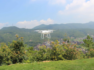 无人机巡查 为美丽乡村建设“添翼”