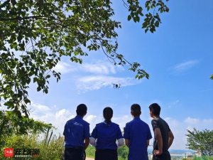 数字城管无人机首次在阳新县高铁新城规划区成功起飞