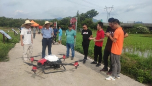 无人机精准施肥，助力水稻科学高效种植~