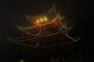 975架无人机空中拼出岳阳楼 纪念《岳阳楼记》诞生975周年