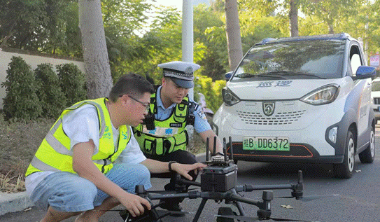 无人机“空中巡逻”，你没戴头盔它都知道！