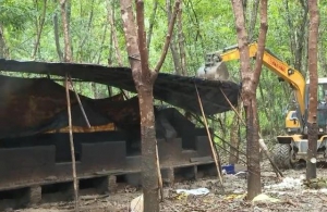 屯昌出动无人机巡查 依法查处加宝岭5处非法烟熏槟榔加工点