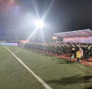 戎装当前，无人机编队豪迈上演！