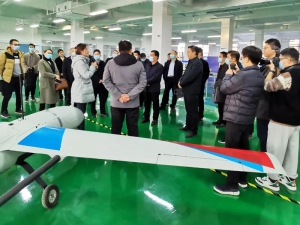 简讯快报|河南省委组织部、省人社厅厅长及安阳市常务副市长、市政协副主席莅临安阳蜂巢参观交流