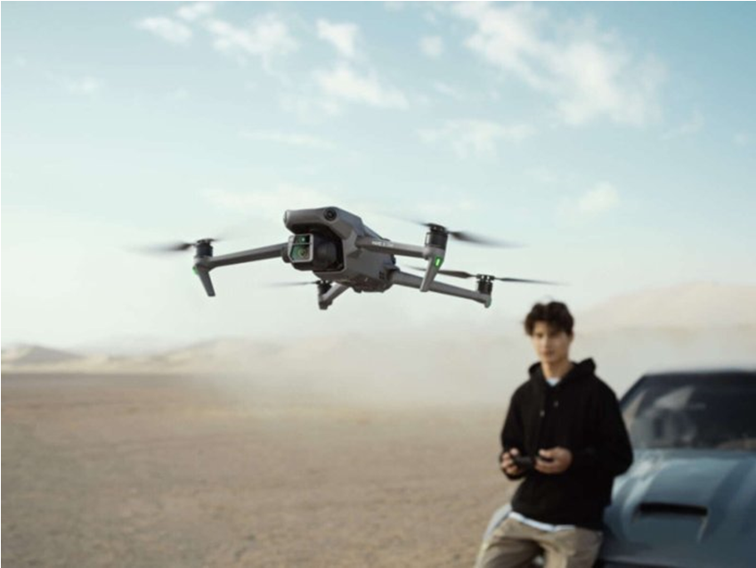 全新 DJI Mavic 3 搭载 RC Pro 飞行