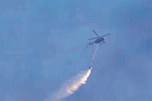 龙华区陆空结合立体演练“森林灭火”