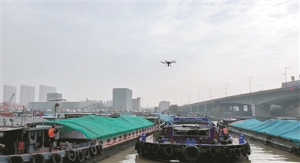 “点对点”隔空喊话 无人机参与防疫 全面又安全