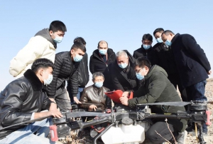 尉犁：农牧民争相参加无人机操控培训