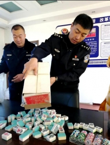 无人机配合 葫芦岛警方突袭赌博窝点抓20人