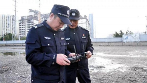 蒙自公安无人机高空“硬核”喊话，这波操作给力！