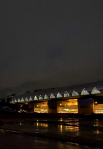 内地援建香港社区隔离治疗设施紧急开工 极客桥星夜奔袭千余公里24小时内点亮现场