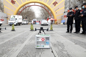 警用无人机“空中喊话”，疫情防控“声”入人心