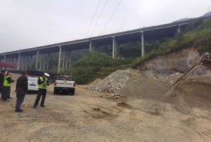 无人机“天眼”巡查 违法施工无所遁形