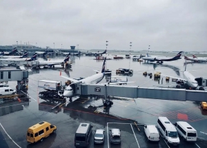 航空快讯丨国产自主飞机型号冠一通飞GA20首项静力试验成功；鄂州花湖机场高速全线贯通；天河机场第三跑道年内开工！