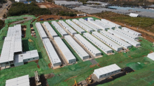 无人机、集装箱房、传递窗，科技让抗疫工程“如虎添翼”