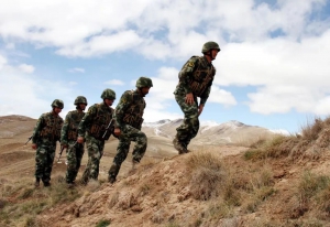 边境国门一线 蜂巢航宇无人机“秘密侦察”