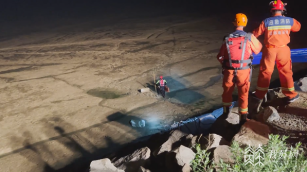 连云港男子被困海滩 无人机1分钟精准锁定位置