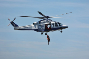 北京2022年防汛抢险救援演练密云上演，载重无人机