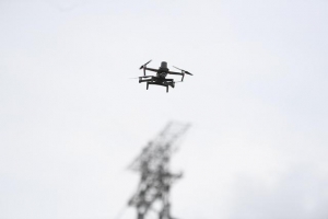 无人机、机器人……重庆“陆空一体”智能巡检保障度夏电力安全