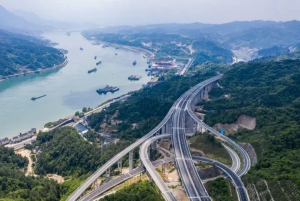 蜂巢航宇无人机“智能”技术 助推高速公路“智慧”升级