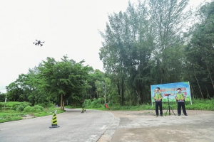 硬核！电白警方无人机空中喊话，防疫“声”入人心