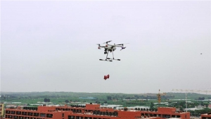 无人机为重庆山火救援出力 空中科技已成应急救援重要帮手