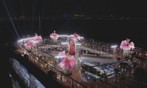 科技传递珠澳情丨大漠大600架无人机助演珠海中秋晚会