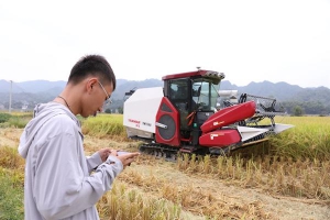 贵州剑河：秋收用上无人机 省时又省力