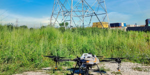 伊利诺伊州的公用事业公司试用无人机进行电力线附近的植被管理