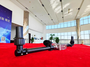 什么样的定位数据采集与传输单元符合民航标准对无人机安全操作能力评估系统的要求？