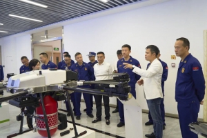 市消防局、龙湾区领导到温州黑蜻蜓无人机科技有限公司做无人机考察指导工作