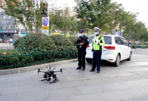 创文在行动 | 警用无人机“空中执勤” 助力文明城市创建