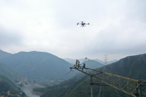 无人机来了，化身线路检修“空运”好帮手！