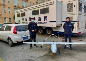 蜂巢航宇无人机守护 安阳桥庙会万人“鲸背观澜”