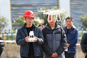 促进农业机械化！彭水村民家门口学无人机