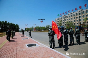 中科智航无人机开展无人机灭火+物资运送真实场景演练 ！